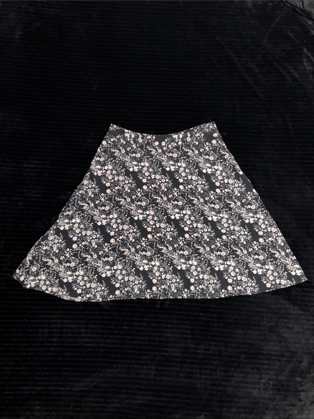 GAP Sz S Floral A-Line Skirt in Black and White